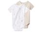 Twee rompertjes met korte mouwen: één wit met giraffen en één beige.