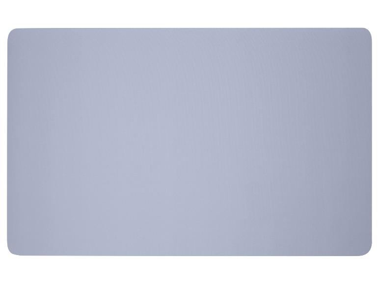 Een rechthoekige lichtgrijze muismat met afgeronde hoeken