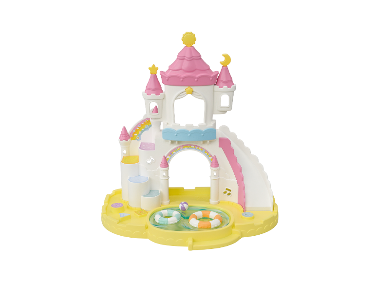 Roze en wit speelgoedkasteel met glijbaan, zwembad en accessoires, op gele basis.