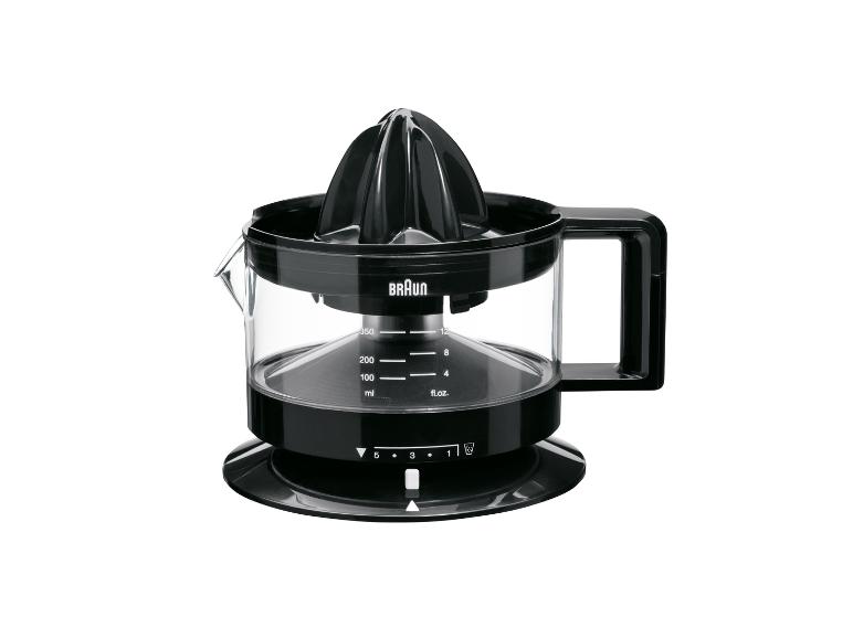 Zwarte citruspers met een transparante maatkan en een handvat.