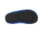 Blauwe schoenzool met antislip driehoekig patroon op een witte achtergrond.