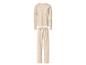 Beige tweedelige pyjama met zwarte stippen, met een top met lange mouwen en een broek.