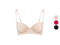 Een beige bh met gladde cups en delicate kant.