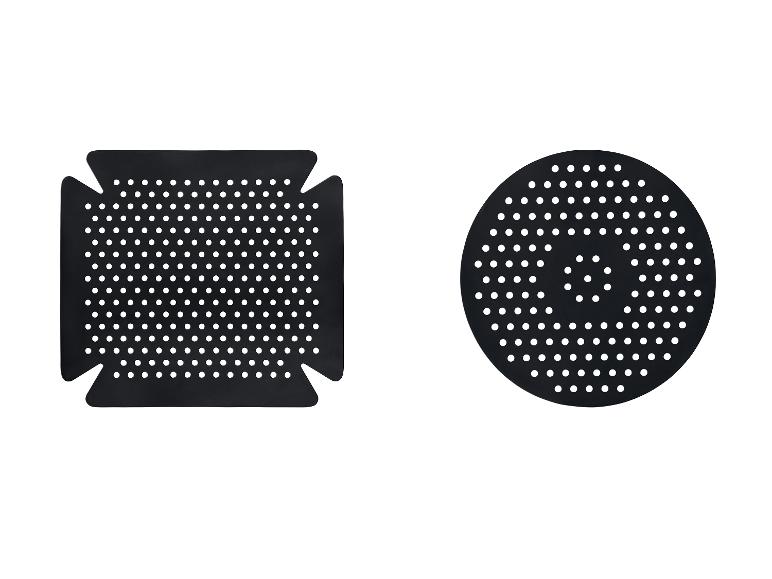 Twee geperforeerde beschermingen voor magnetrons.