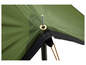 Groene tent met zwarte zoom en gouden ringen.