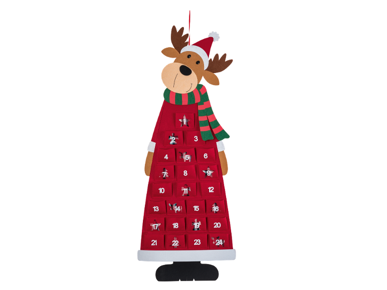 Rendier adventskalender met 24 genummerde zakjes en een rood-groen gestreepte sjaal.