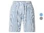 Blauw-wit gestreepte korte broek met wit trekkoord.