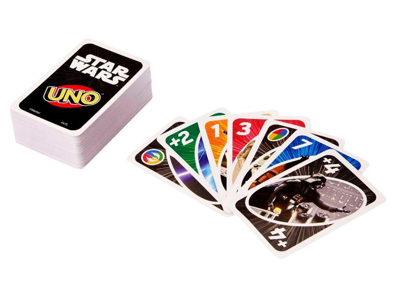 Star Wars-thema kaartspel met een stapel en verschillende uitgespreide kaarten, waaronder Darth Vader.