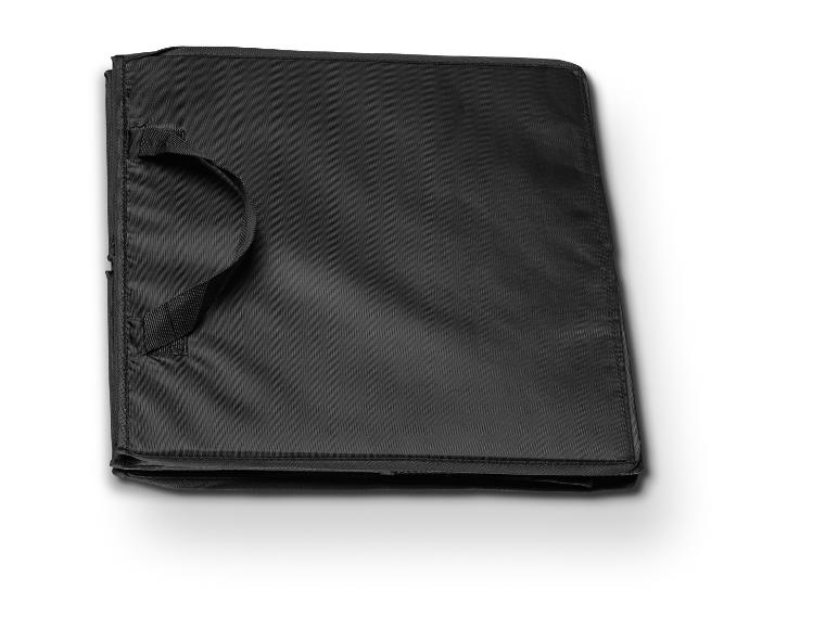 Een zwarte, opvouwbare boodschappentas met handvat.