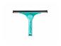 Turquoise raamwisser met rubberen blad en geribbeld handvat.