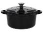 Zwarte gietijzeren pot met deksel.
