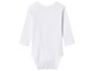 Witte baby romper met lange mouwen.
