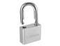 Een zilveren hangslot van Parkside.