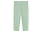 Groene ribgebreide leggings voor baby's.