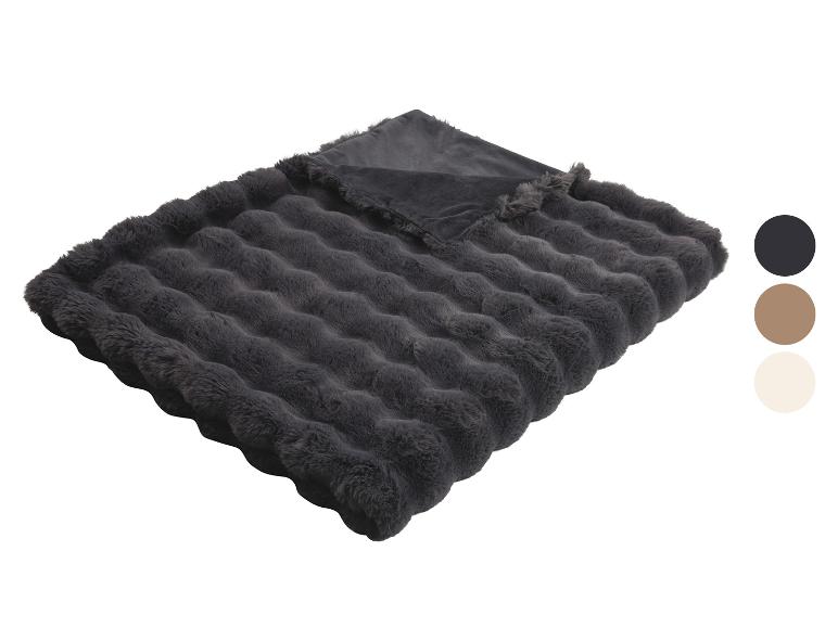 Donkergrijze, golvende imitatiebontplaid met kleurstalen.