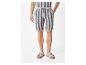 Heren shorts met strepen en sandalen.