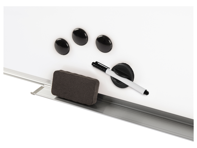 Wit bord, wisser, marker en magneten.