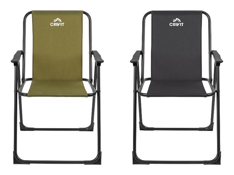 Twee opvouwbare campingstoelen, één olijfgroen en één zwart.