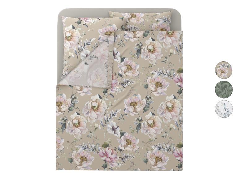 Bloemrijk dekbedovertrekset met grote lichtroze en witte bloemen op een beige achtergrond.