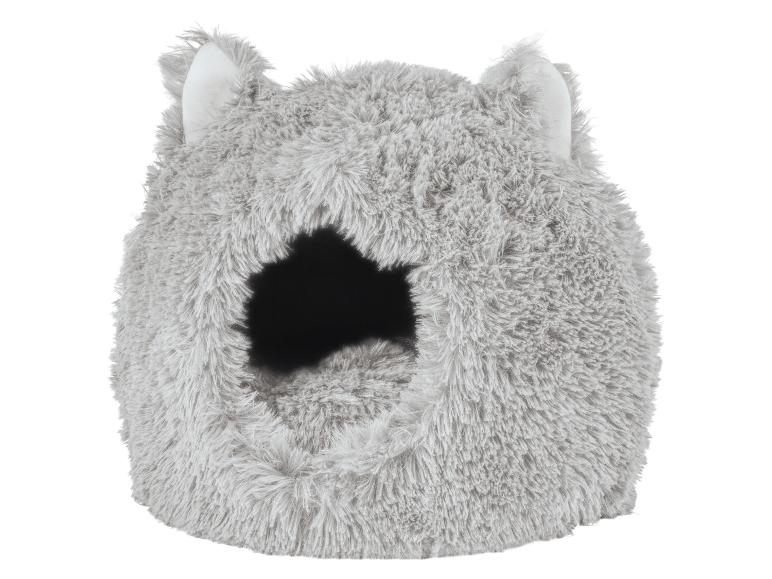 Een grijs pluche kattenbed met oortjes.