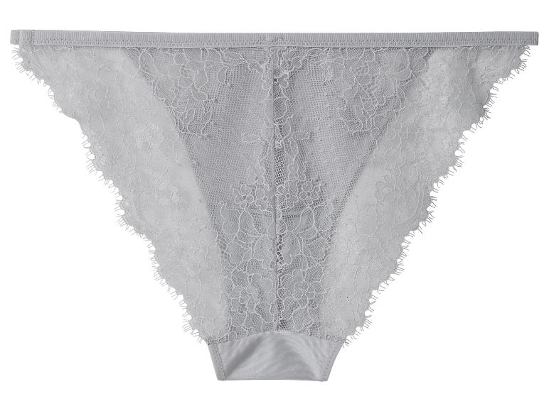Lichtgrijze kanten string met geschulpte rand