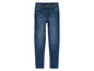 Een paar blauwe skinny jeans voor dames.