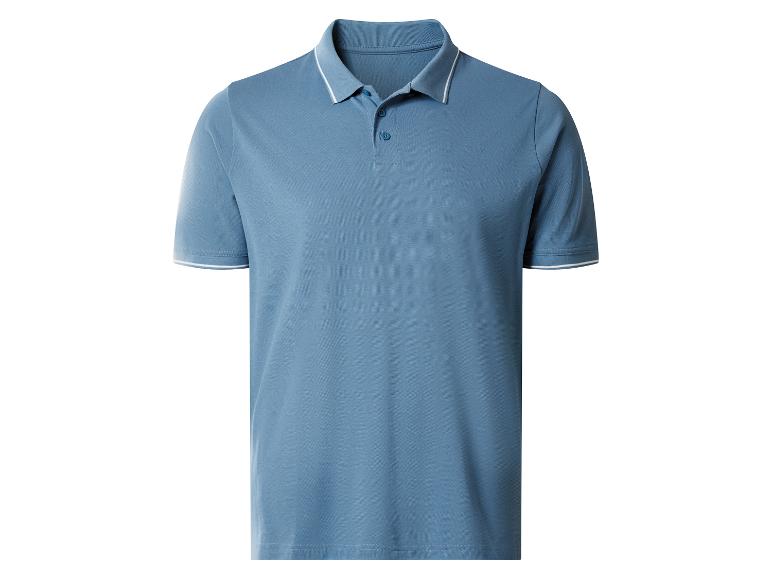 Lichtblauw herenpoloshirt met witte bies op de kraag en mouwen.