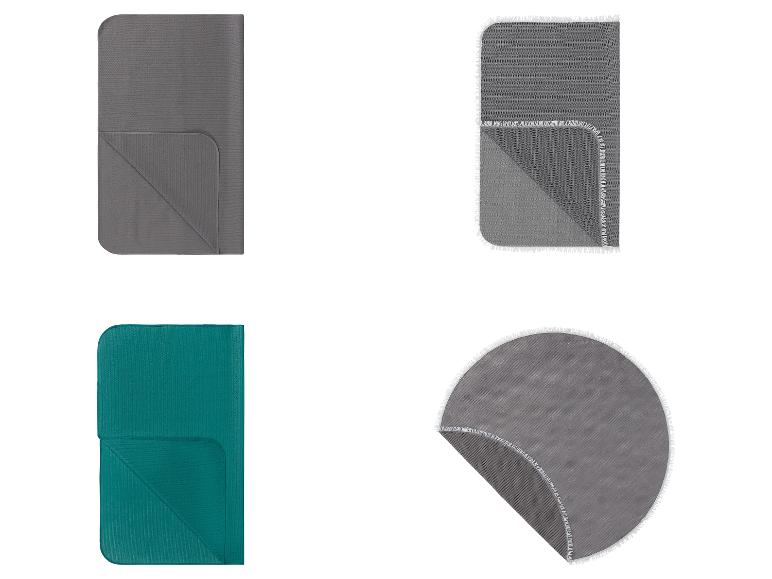 Rechthoekige en ronde matten, grijs en donkergroen.