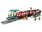 LEGO City speelset met trein, station en minifiguren.