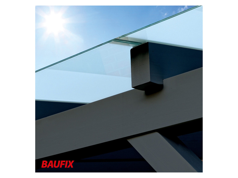 Glazen dakconstructie met houten balken van Baufix.