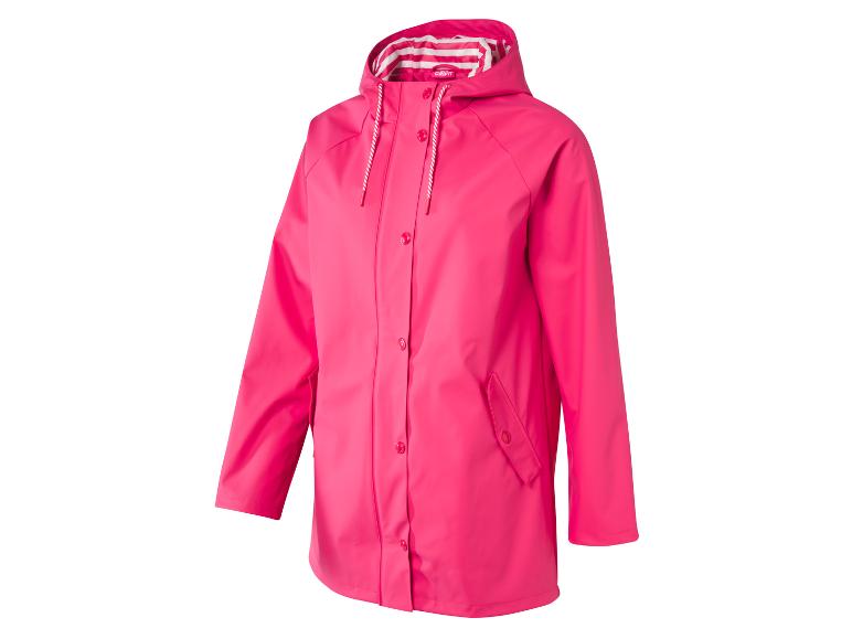 Een roze regenjas met capuchon van Crivit.