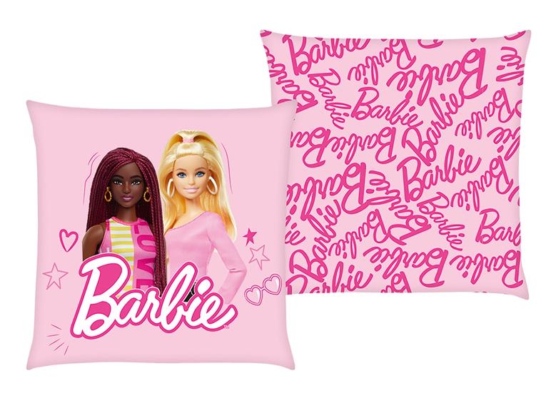 Roze Barbie kussen met twee poppen en Barbie logo patroon.