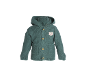 Groen gebreid babyvest met capuchon, houten knopen en een witte berenpatch.