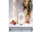 Kerstdecoratie met een houten bord met de tekst 'Wishing You A Very Merry Christmas And A Happy New Year'.