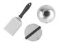 Grillspatel en twee metalen grillpersen met zwarte handvatten.