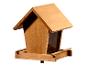Houten vogelvoederhuisje met schuin dak en doorzichtige panelen, op een witte achtergrond.