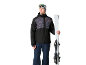 Man in ski-jas, broek, muts en skibril met ski's.