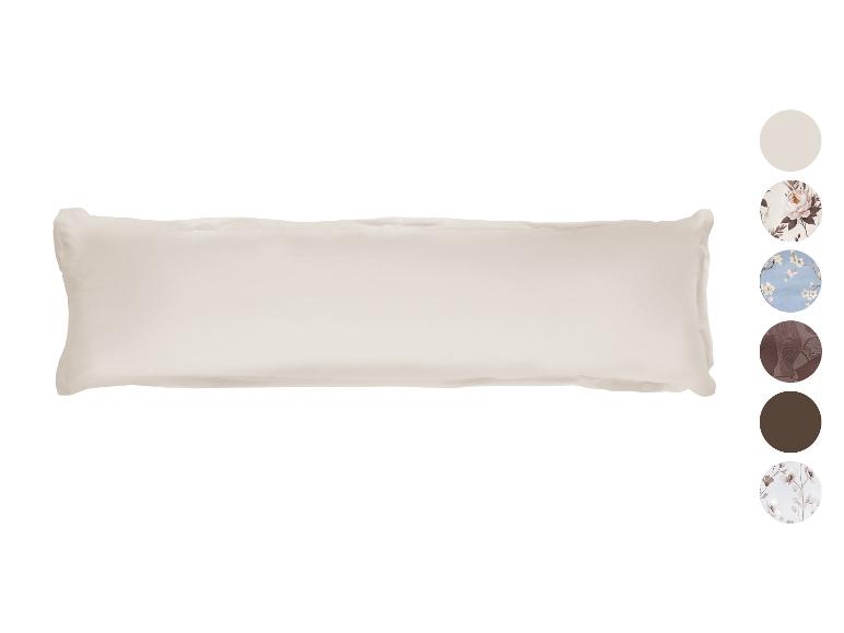 Beige kussen op witte achtergrond met kleurstalen en patronen.