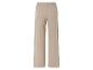 Beige broek met wijde pijpen.