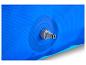 Blauw opblaaszwembad met grijze slangconnector