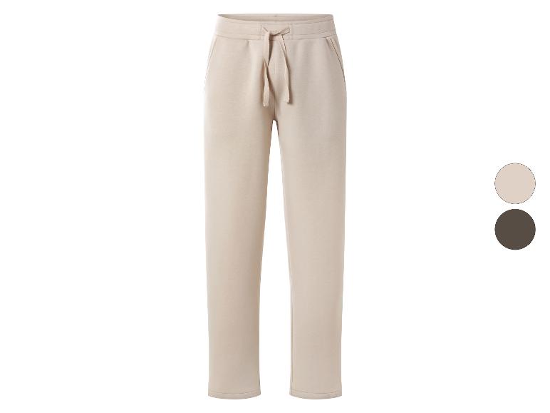 Beige joggingbroek met verstelbaar trekkoord, verkrijgbaar in beige en bruin.