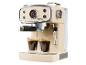Een retro-stijl beige espressomachine met drukmeter, die twee espresso's zet.