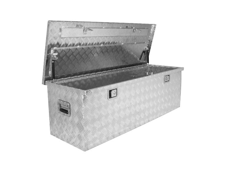 Een geopende aluminium kist met een diamantpatroon.