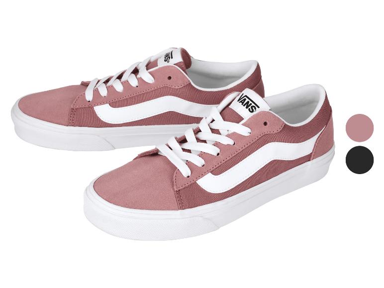 Roze damessneakers met witte details en veters.