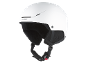 Witte skihelm met ventilatieopeningen en verstelbare kinband.