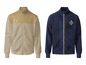 Twee fleecejacks, een beige en een donkerblauw, van het merk U.S. Grand Polo.