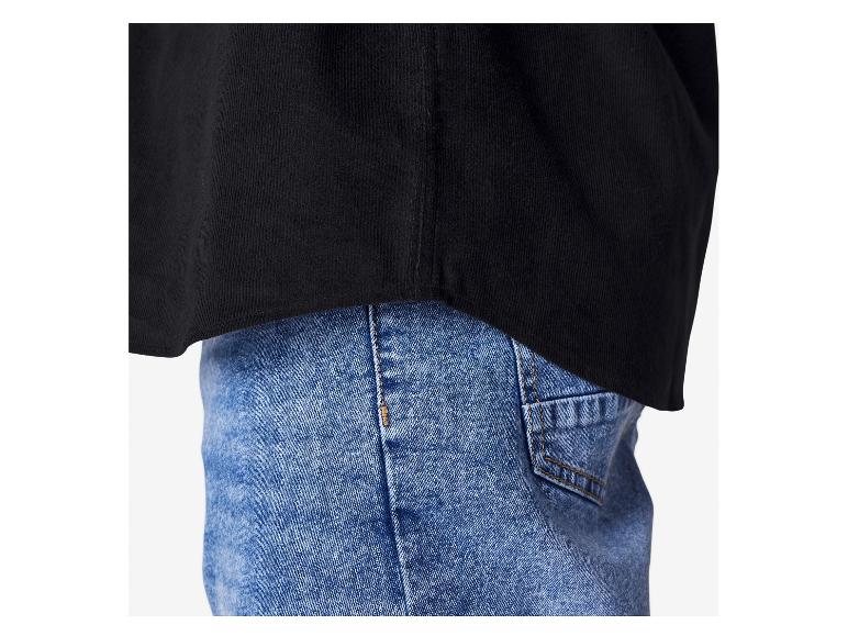 Zwart corduroy topje en blauwe jeans