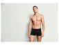 Man in zwarte boxershorts