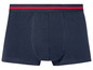 Donkerblauwe boxershorts met rode tailleband.