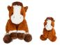 Twee pluchen paardenspeeltjes, een grote en een kleine, met bruin en wit bont